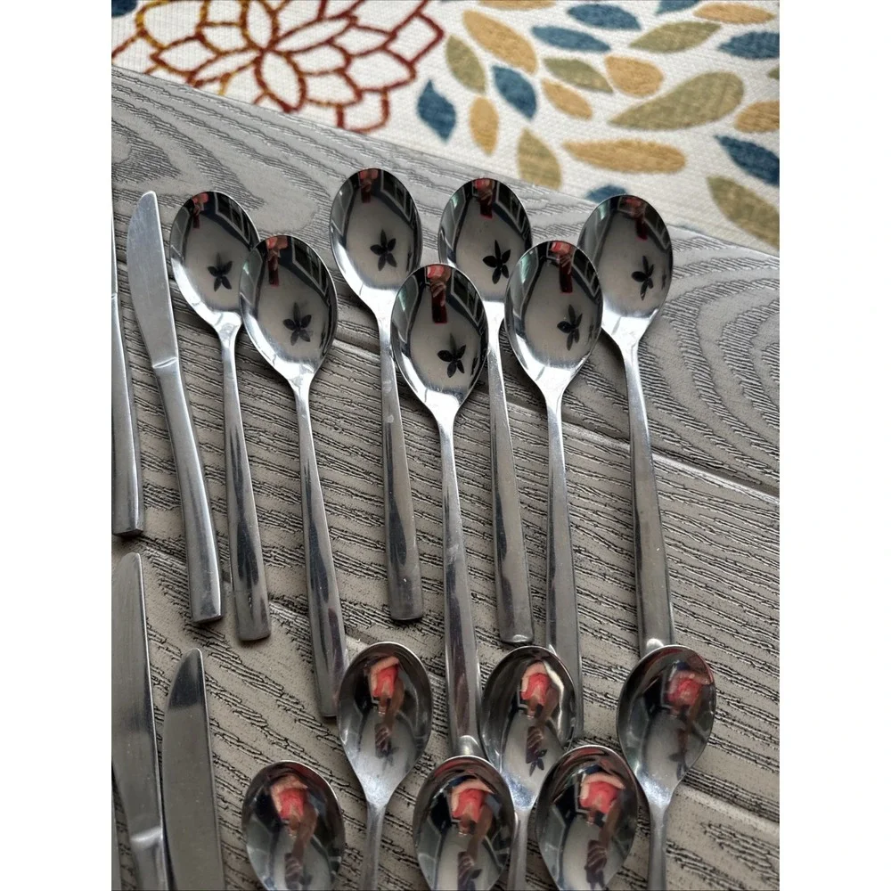 31 Piece Hampton Forge Signature Stainless HF‎ Silverware 743 Flatware Set